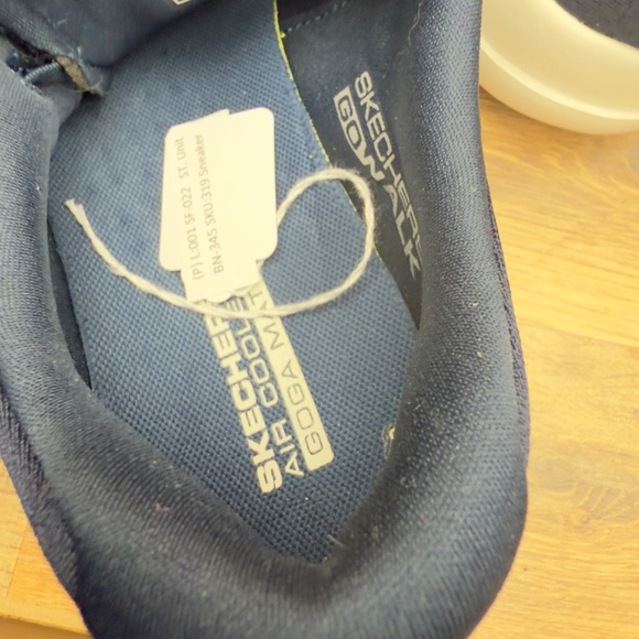 Skechers Women's size 11 GOwalk Joy Ecstatic Sneaker, Wide Width - Picture 9 of 9